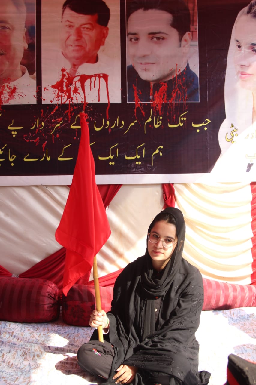 Umme Rubab Chandio campaigning against feudalism — photograph 4